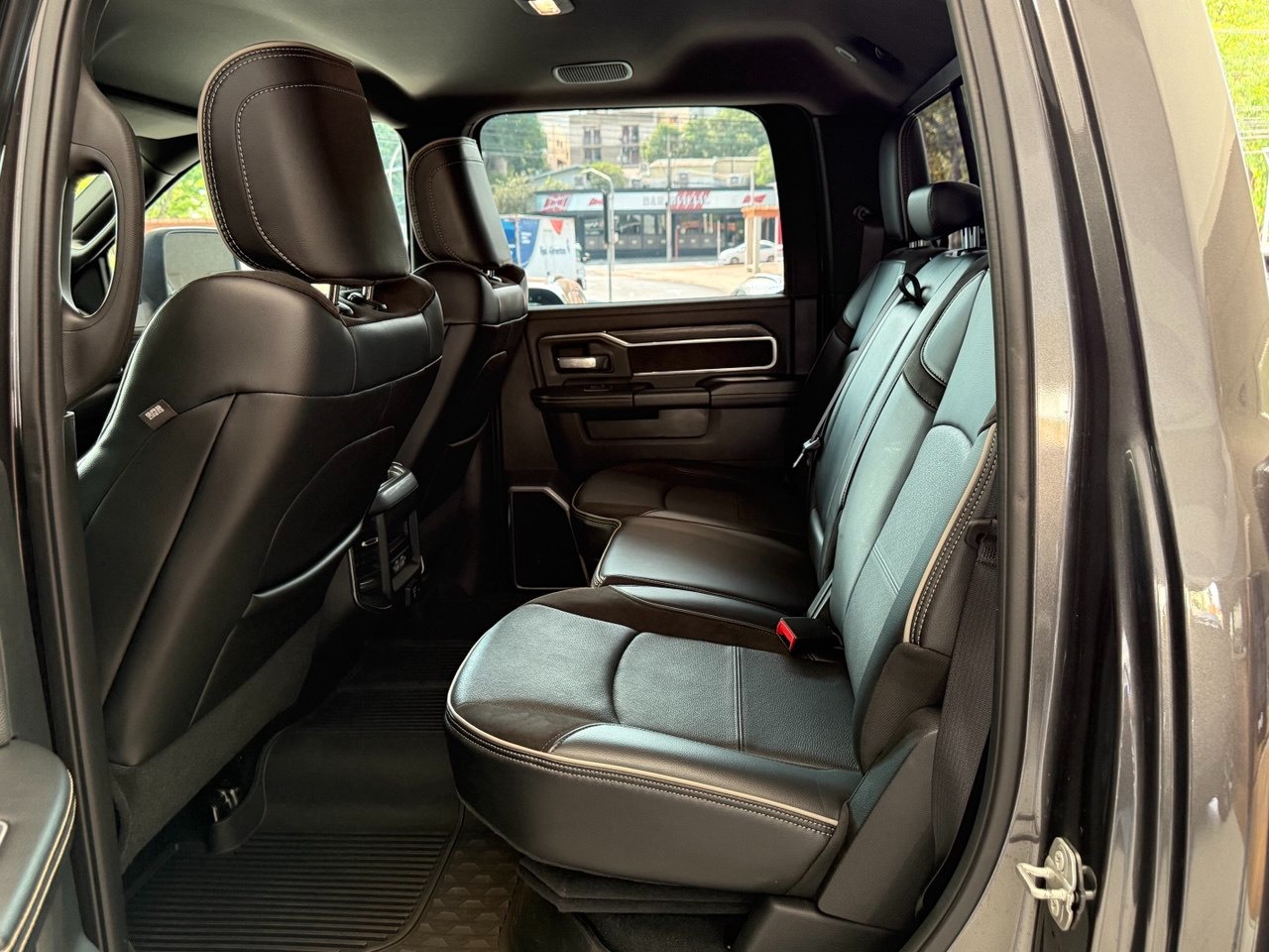 RAM 2500 6.7 I6 24V SLT CABINE DUPLA TURBO DIESEL NIGHT EDITION 4X4 AUTOMÁTICO