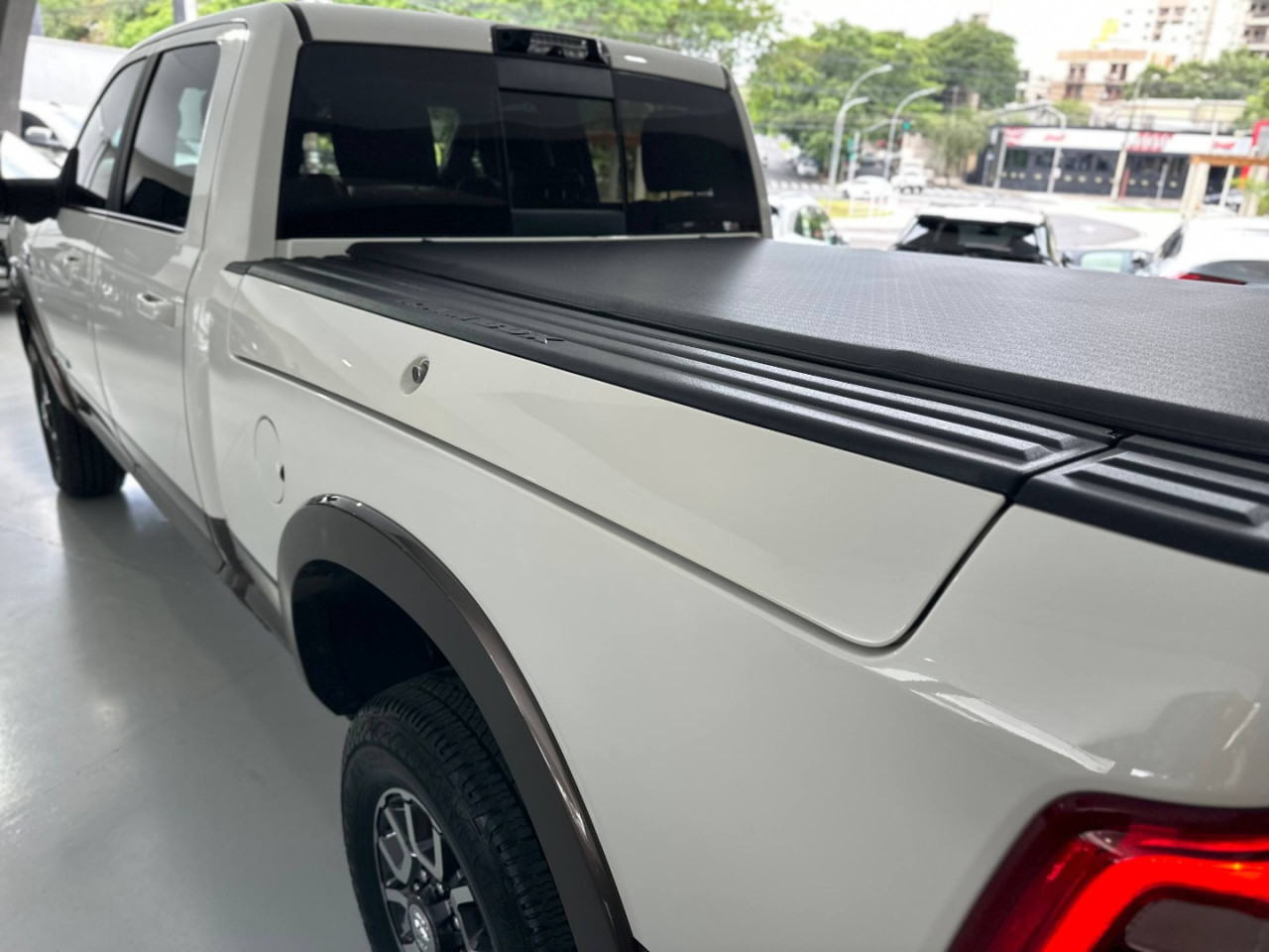 RAM 3500 6.7 I6 LIMITED LONG HORN CABINE DUPLA 4X4 TURBO DIESEL AUTOMÁTICO