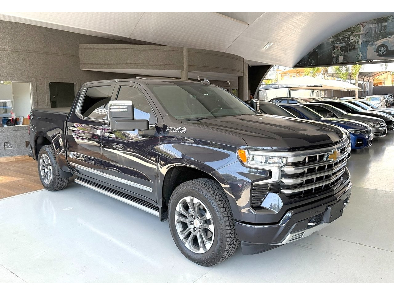 CHEVROLET Silverado 5.3 V8 1500 HIGH COUNTRY CABINE DUPLA 4X4 AUTOMÁTICO