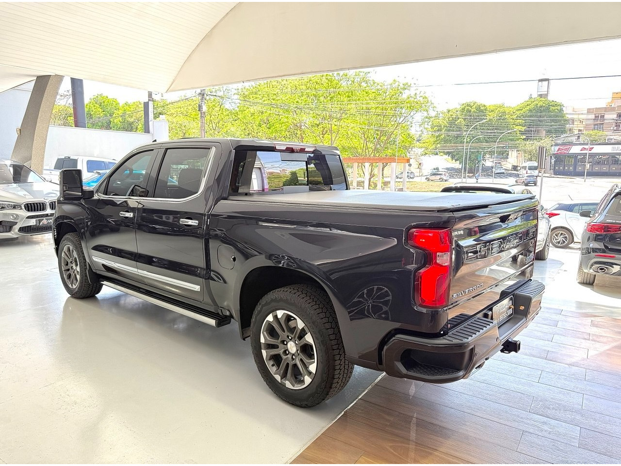 CHEVROLET Silverado 5.3 V8 1500 HIGH COUNTRY CABINE DUPLA 4X4 AUTOMÁTICO