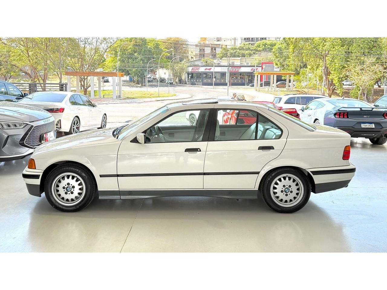 325I 2.5 24V 4P AUTOMÁTICO