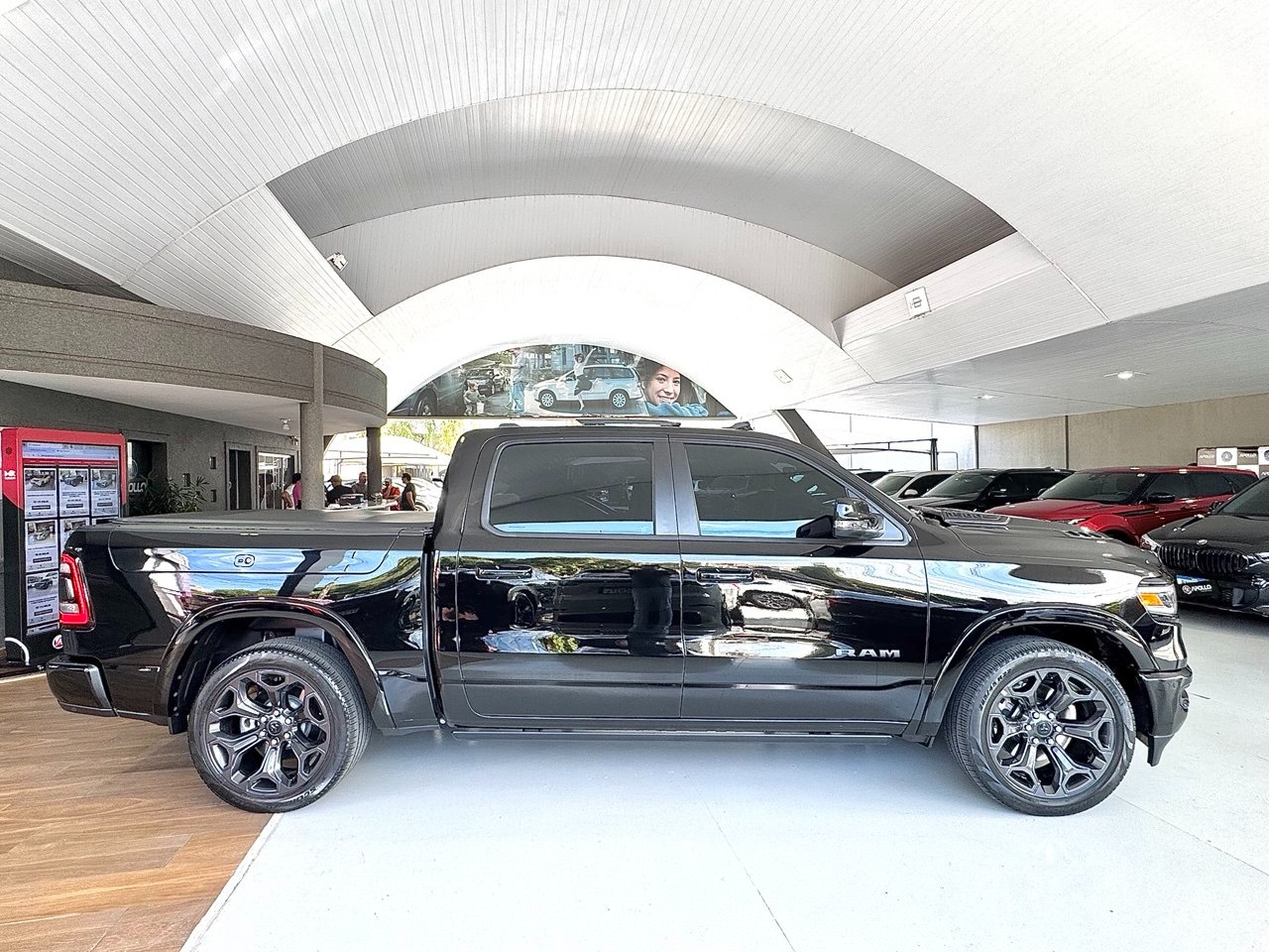 1500 5.7 V8 LIMITED NIGHT EDITION CABINE DUPLA 4X4 AUTOMÁTICO