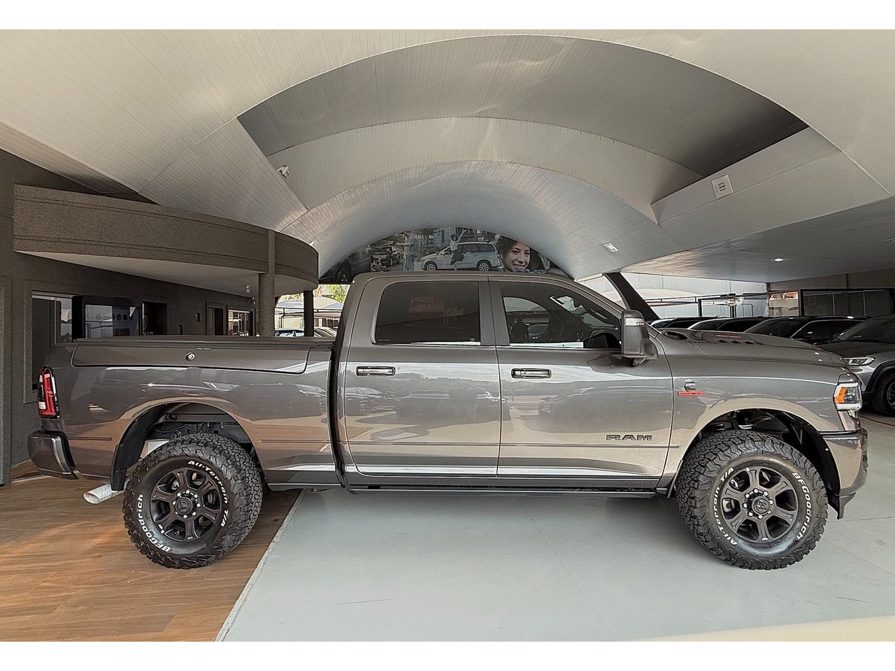 RAM 2500 6.7 I6 24V SLT CABINE DUPLA TURBO DIESEL NIGHT EDITION 4X4 AUTOMÁTICO