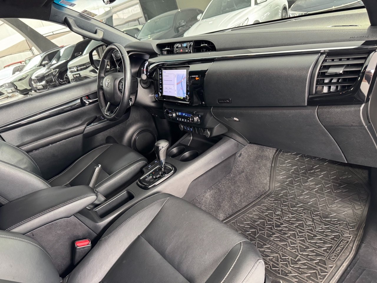 TOYOTA Hilux Caminhonete 2.8 16V SRX 4X4 TURBO DIESEL CABINE DUPLA AUTOMÁTICO