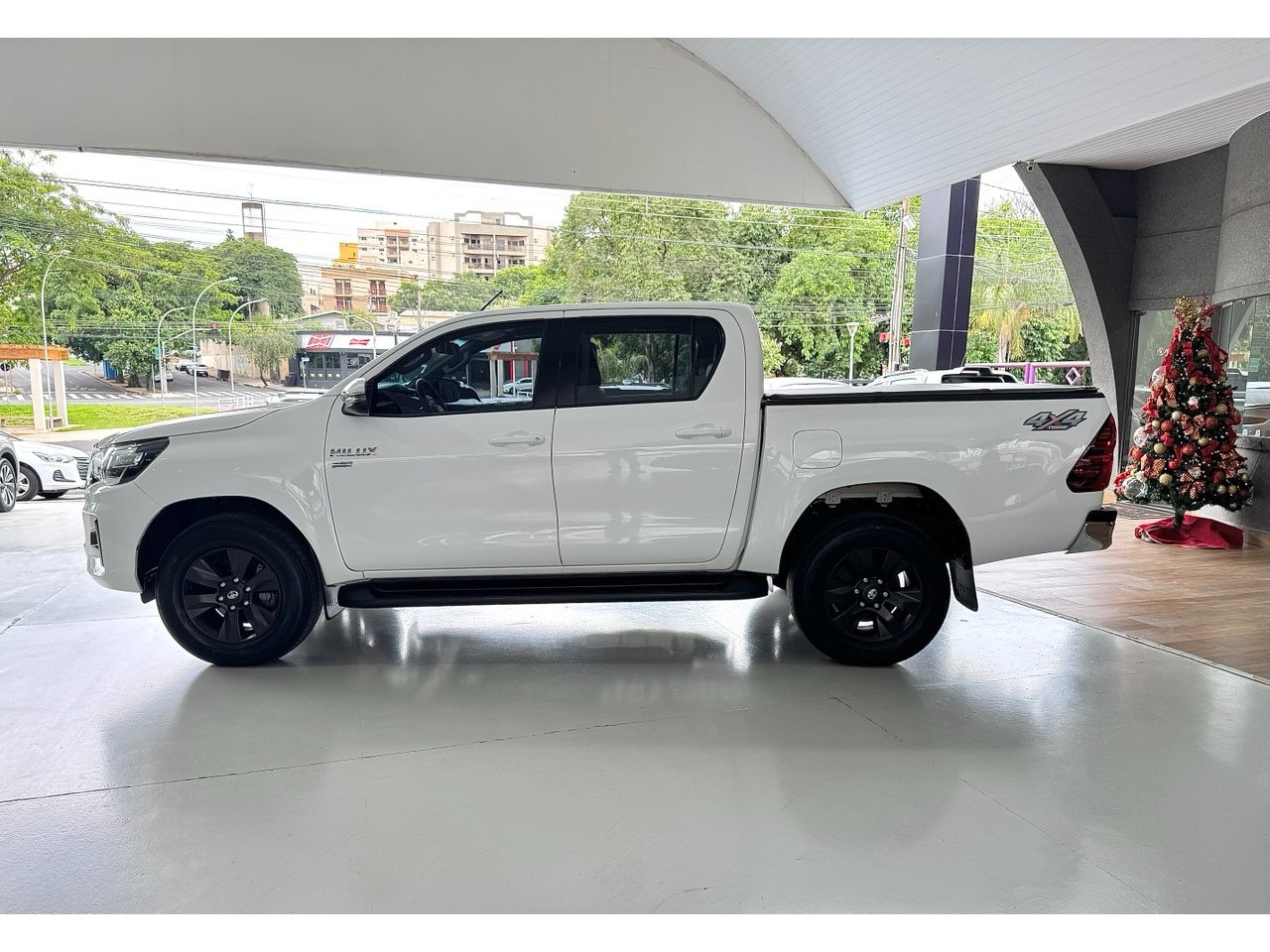 TOYOTA Hilux Caminhonete 2.7 16V 4P SRV FLEX CABINE DUPLA AUTOMÁTICO