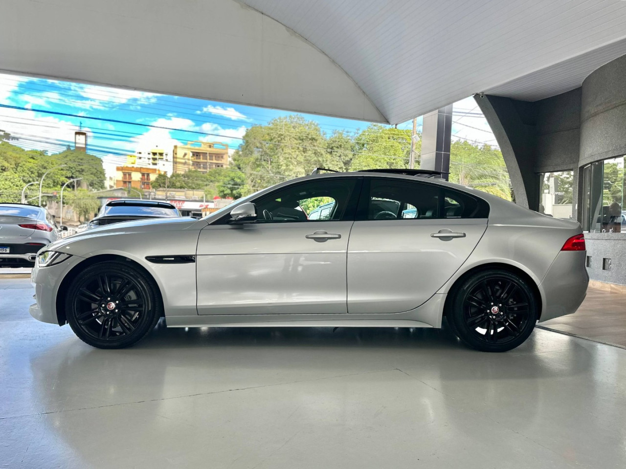 JAGUAR XE 2.0 16V 4P SI4 R-SPORT TURBO AUTOMÁTICO