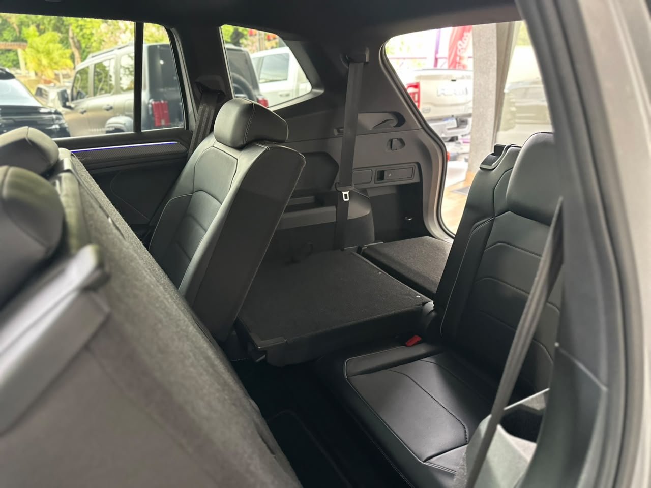 VOLKSWAGEN Tiguan 2.0 16V 4P FSI R-LINE TURBO AUTOMÁTICO