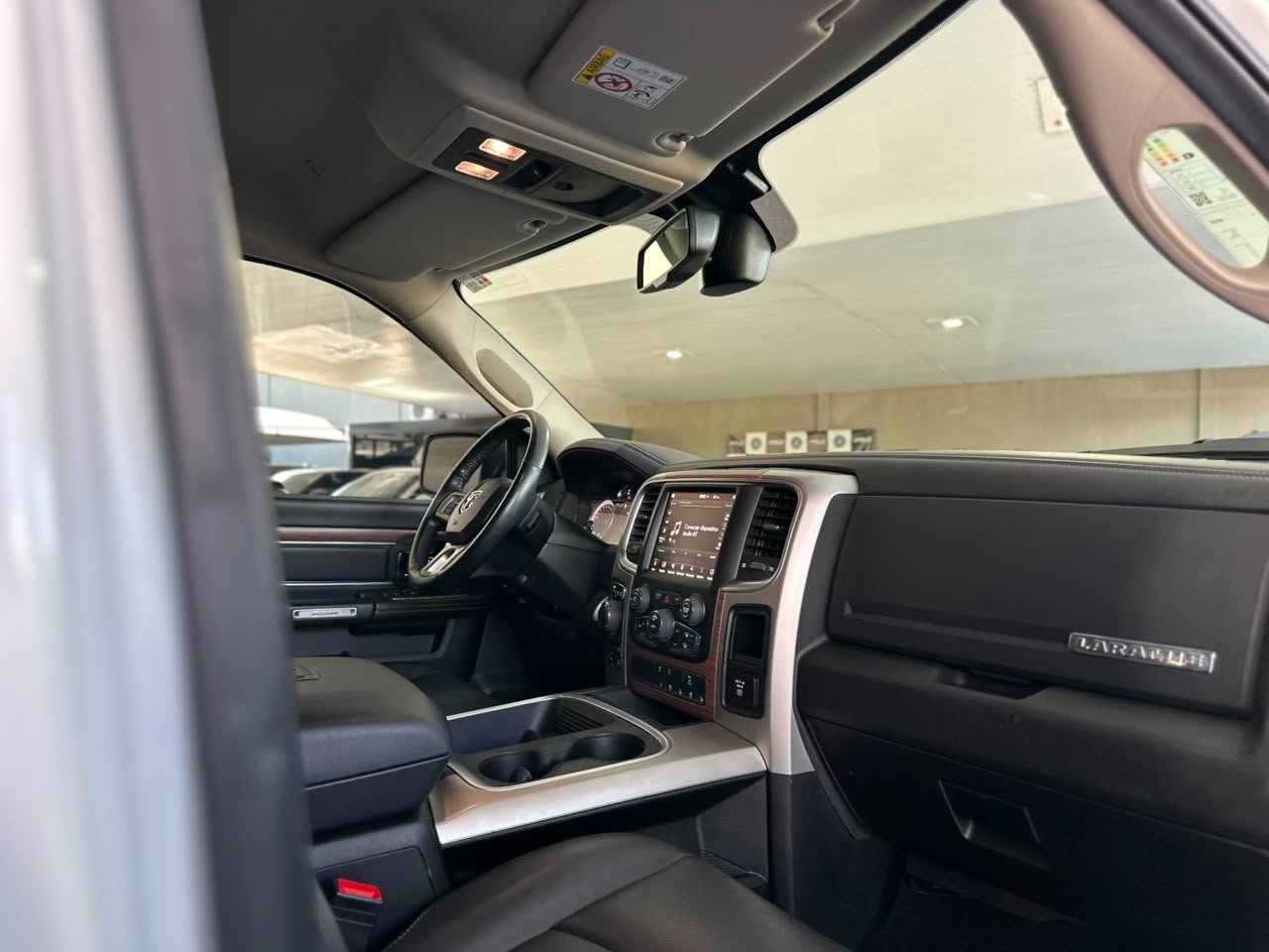 RAM 1500 5.7 V8 REBEL CABINE DUPLA 4X4 AUTOMÁTICO