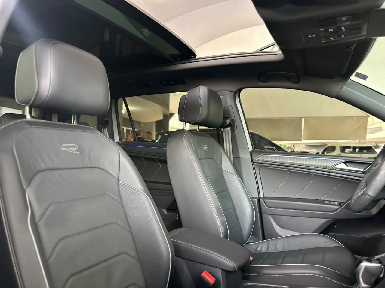 VOLKSWAGEN Tiguan 2.0 16V 4P FSI R-LINE TURBO AUTOMÁTICO
