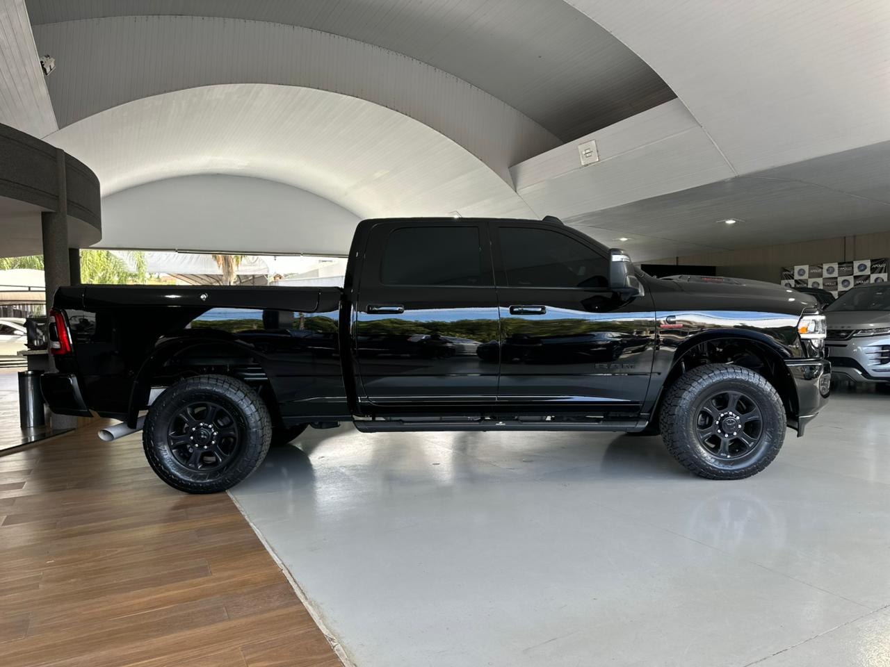 RAM 2500 6.7 I6 24V SLT CABINE DUPLA TURBO DIESEL LARAMIE 4X4 AUTOMÁTICO