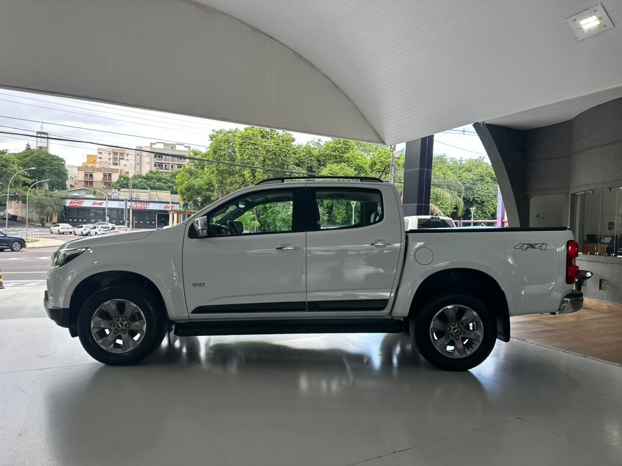 CHEVROLET S10 2.8 16V LTZ CABINE DUPLA 4X4 TURBO DIESEL AUTOMÁTICO
