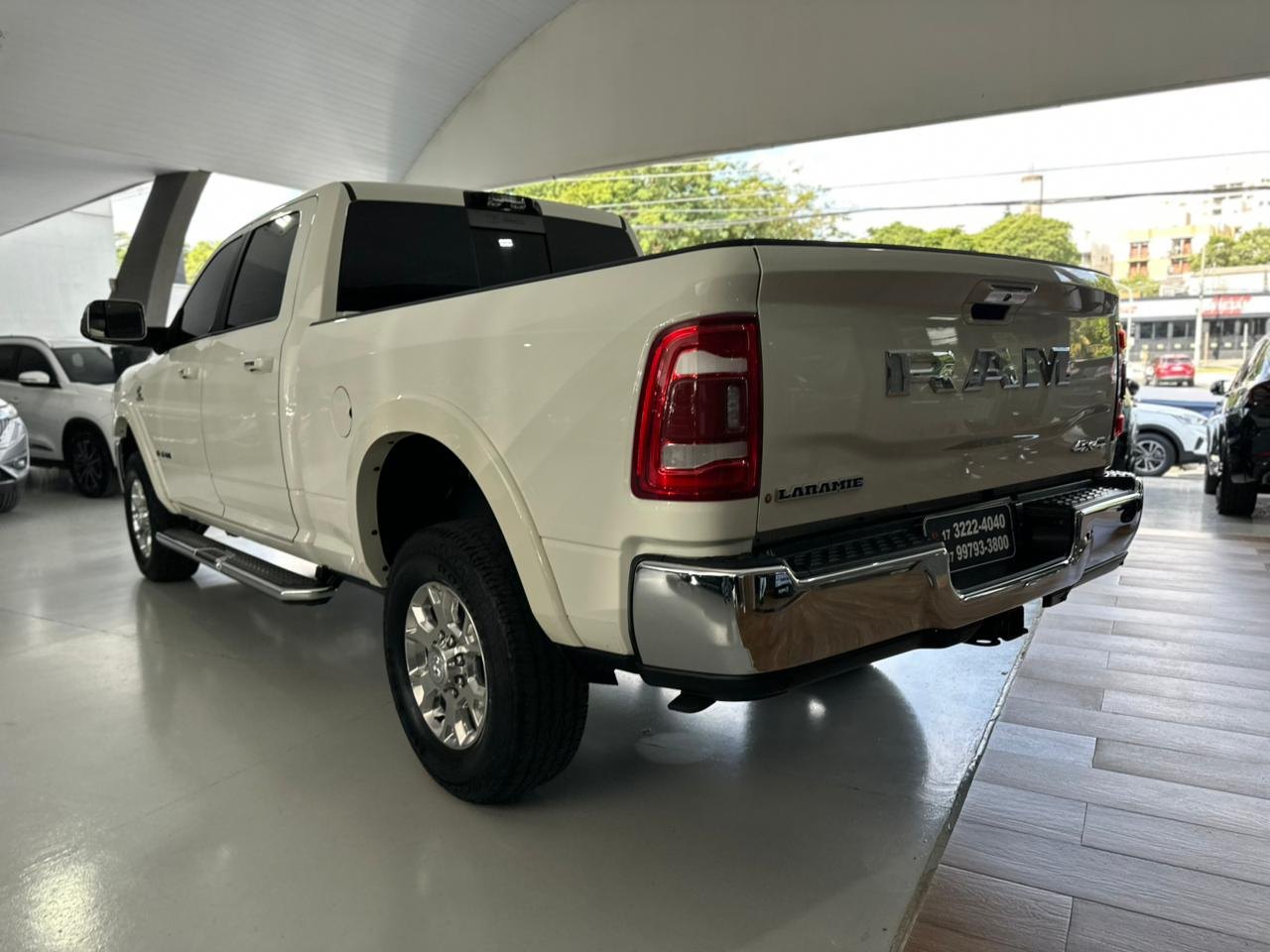 RAM 2500 6.7 I6 24V SLT CABINE DUPLA TURBO DIESEL LARAMIE 4X4 AUTOMÁTICO