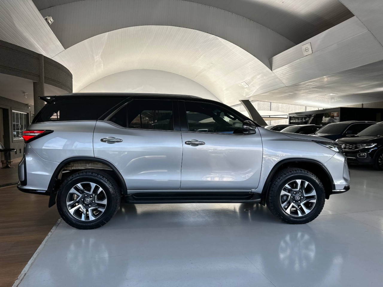 TOYOTA Hilux SW4 2.8 4P SRX 4X4 DIAMOND 7 LUGARES TURBO DIESEL AUTOMÁTICO