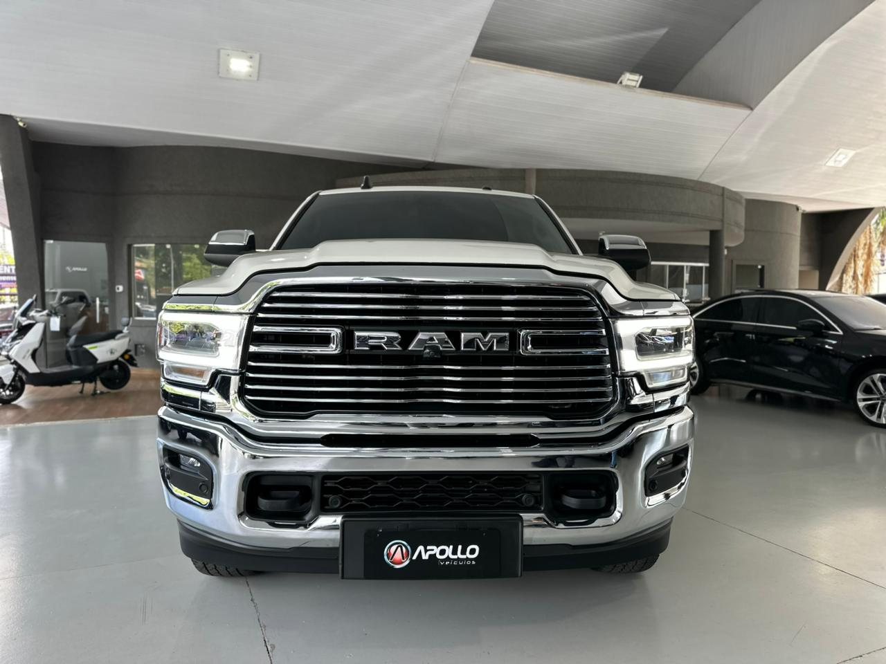 RAM 2500 6.7 I6 24V SLT CABINE DUPLA TURBO DIESEL LARAMIE 4X4 AUTOMÁTICO
