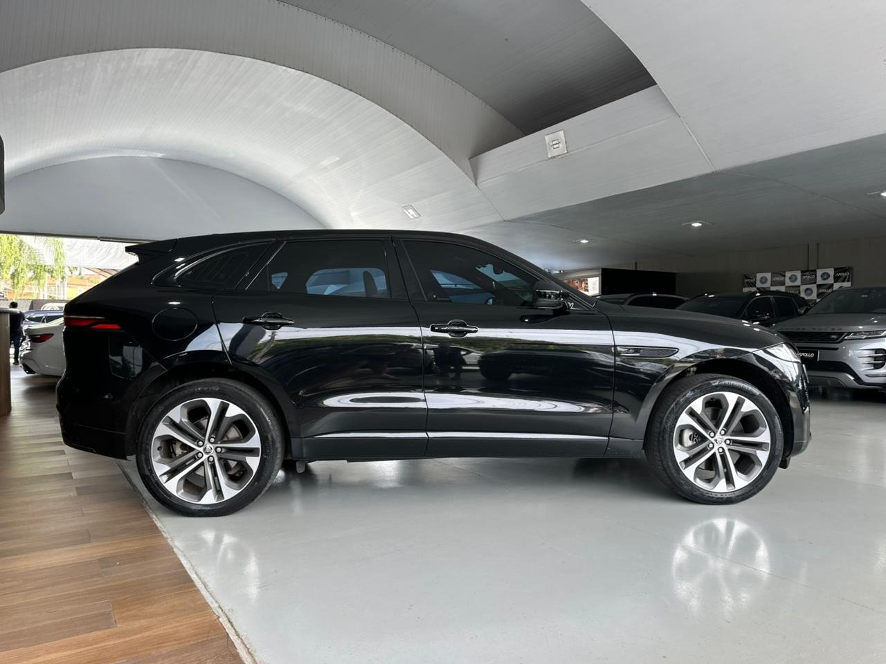 JAGUAR F-Pace 2.0 16V 4P AWD P400E PHEV R-DYNAMIC SE TURBO AUTOMÁTICO