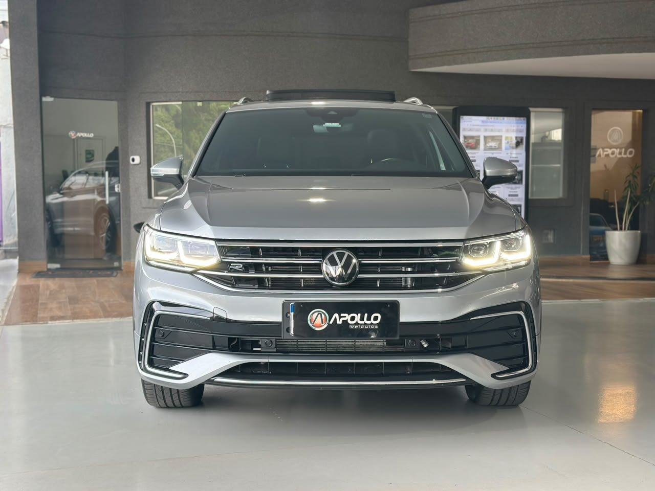 VOLKSWAGEN Tiguan 2.0 16V 4P FSI R-LINE TURBO AUTOMÁTICO