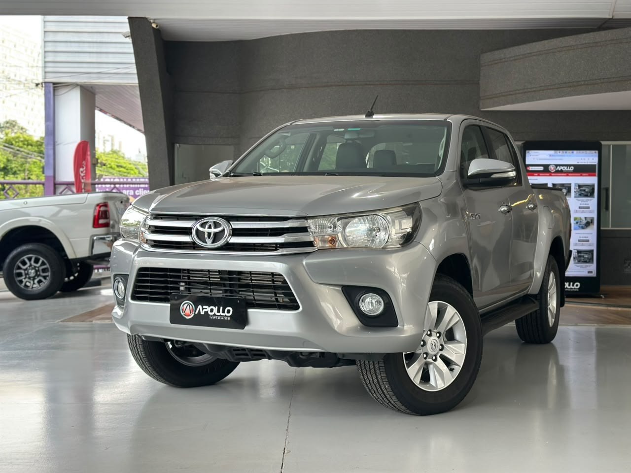Hilux Caminhonete 2.8 16V SRV 4X4 DIESEL CABINE DUPLA AUTOMÁTICO