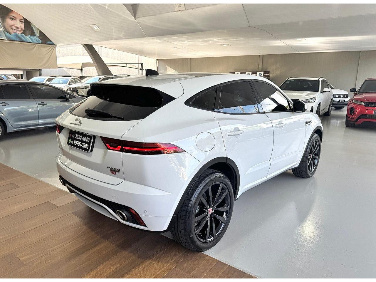 JAGUAR E-Pace 2.0 16V 4P P300 R-DYNAMIC S AWD TURBO AUTOMÁTICO