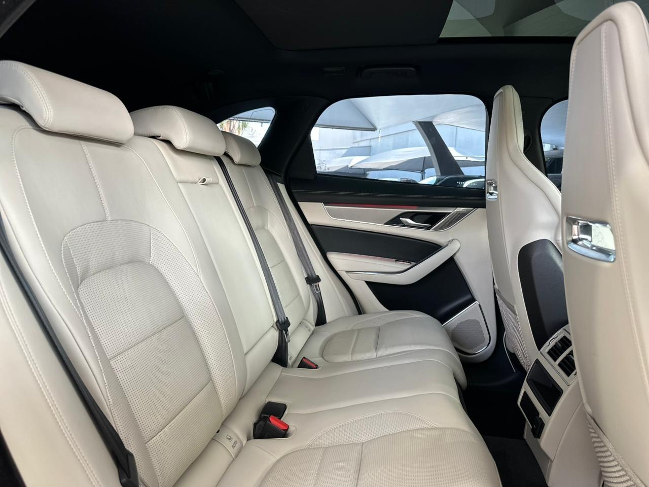 JAGUAR F-Pace 2.0 16V 4P AWD P400E PHEV R-DYNAMIC SE TURBO AUTOMÁTICO