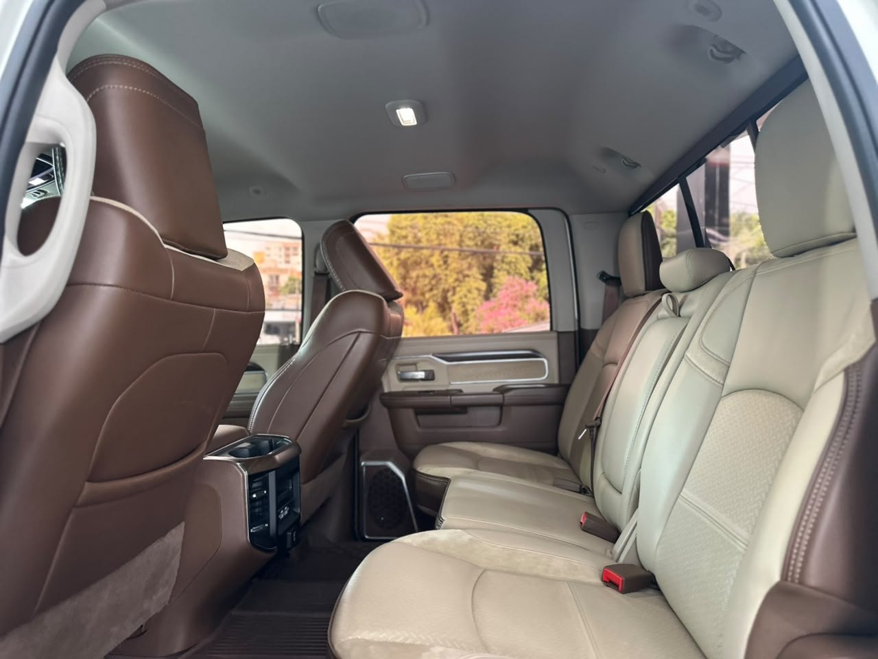 RAM 2500 6.7 I6 24V SLT CABINE DUPLA TURBO DIESEL LARAMIE 4X4 AUTOMÁTICO