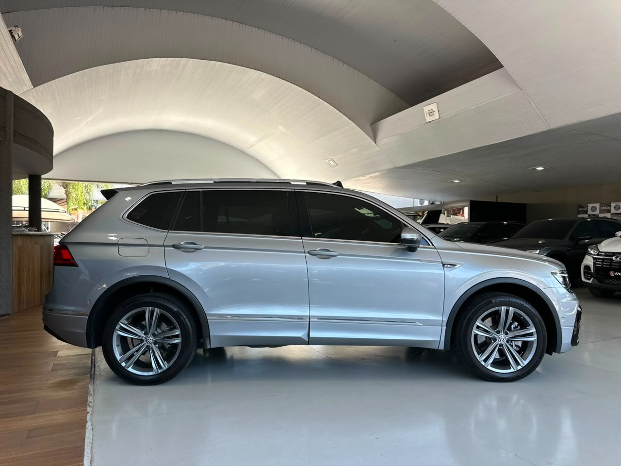 VOLKSWAGEN Tiguan 2.0 16V 4P TSI 300 TURBO R-LINE AUTOMÁTICO