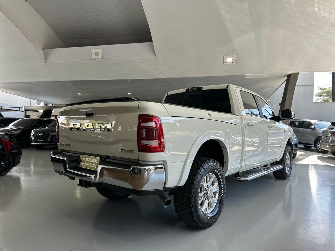 RAM 2500 6.7 I6 24V SLT CABINE DUPLA TURBO DIESEL LARAMIE 4X4 AUTOMÁTICO