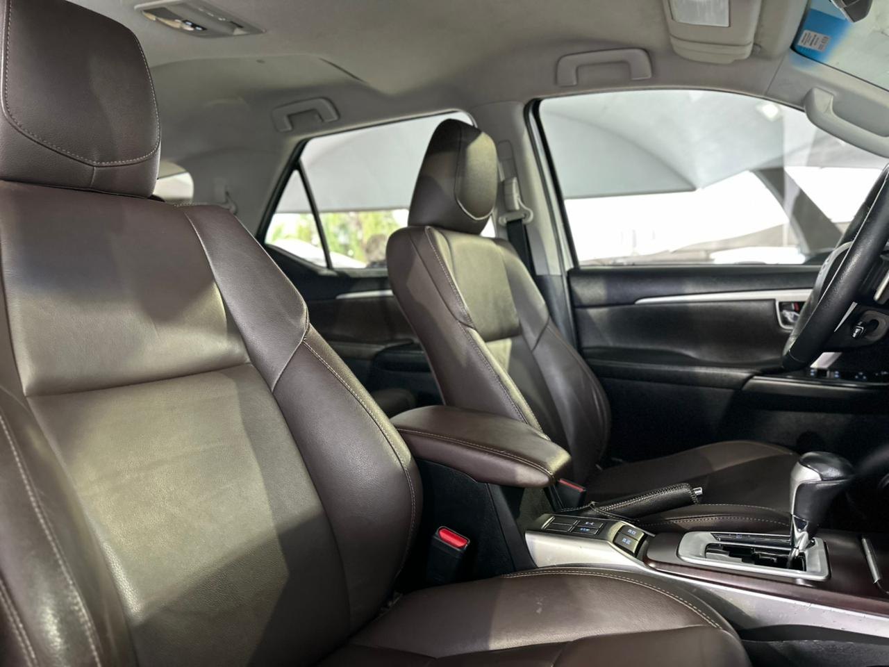 TOYOTA Hilux SW4 2.8 16V 4P SRX 4X4 7 LUGARES TURBO DIESEL AUTOMÁTICO