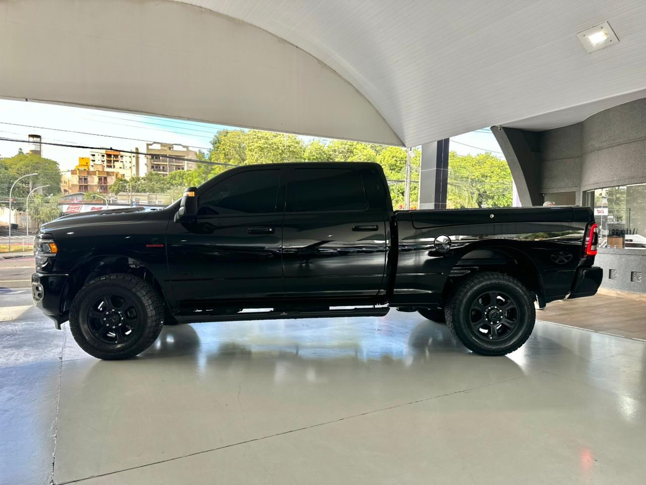 RAM 2500 6.7 I6 24V SLT CABINE DUPLA TURBO DIESEL LARAMIE 4X4 AUTOMÁTICO