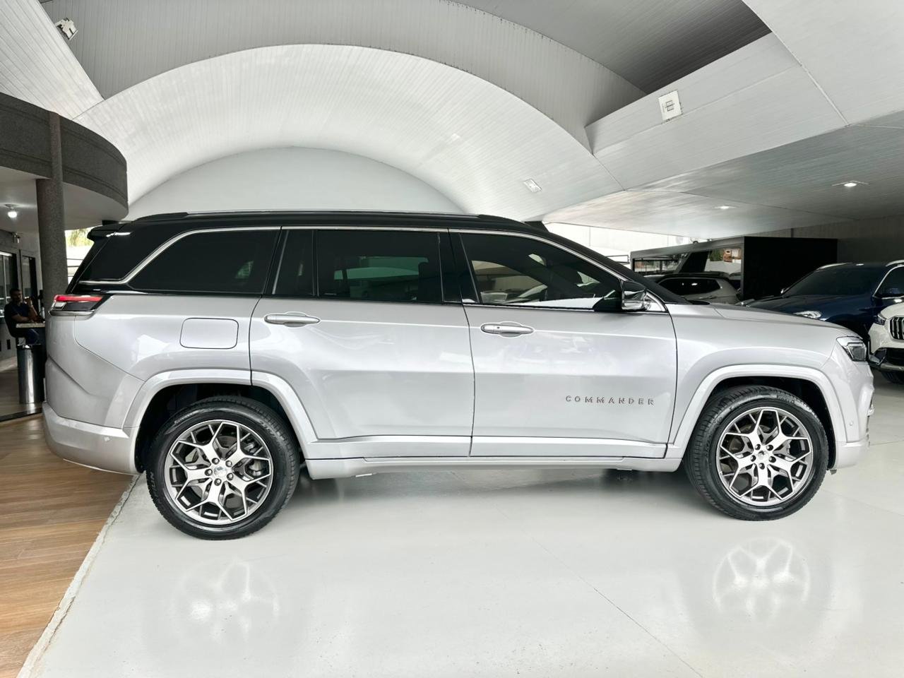 JEEP Commander 1.3 16V 4P FLEX T270 OVERLAND TURBO AUTOMÁTICO AT6