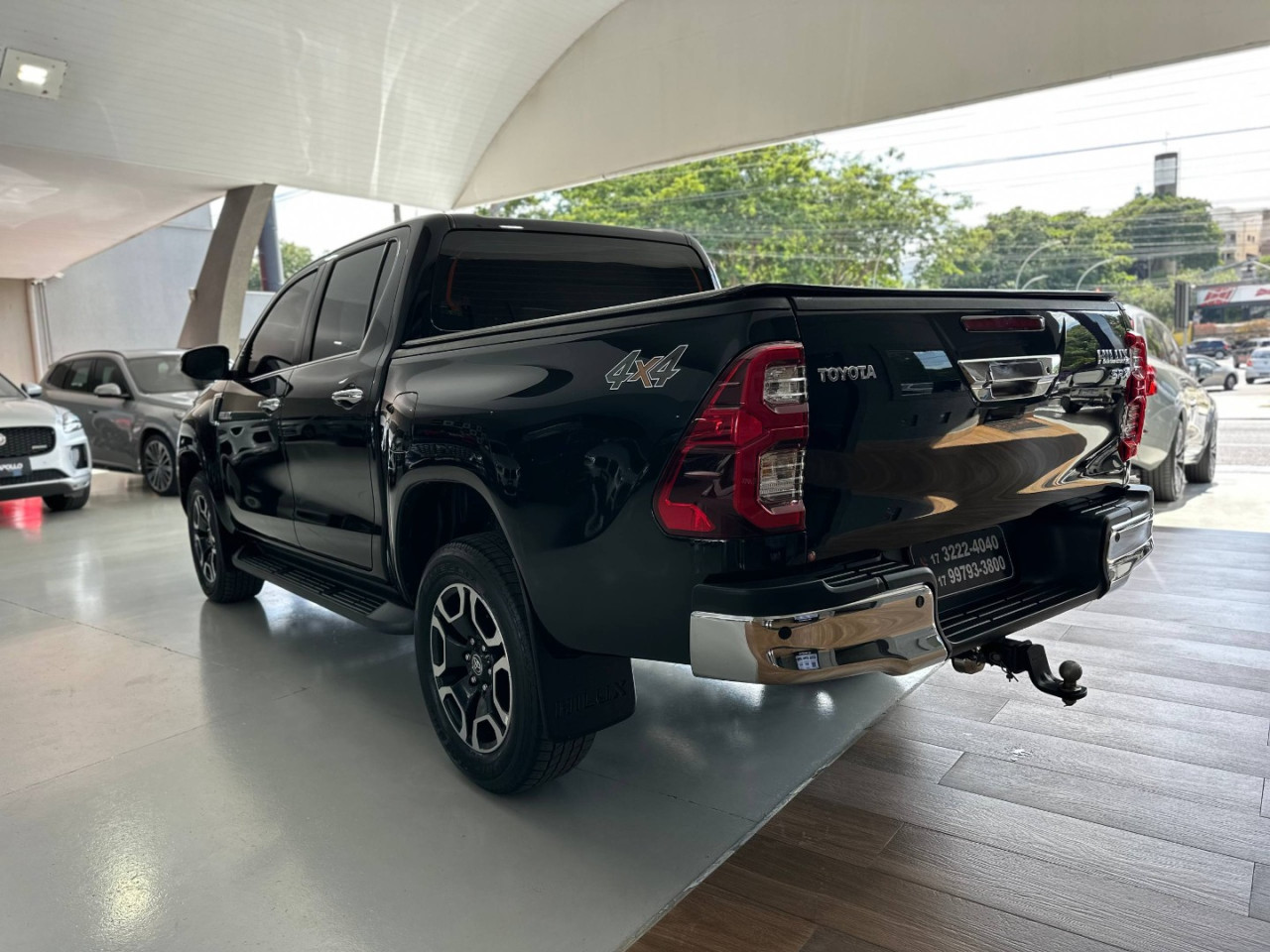 TOYOTA Hilux Caminhonete 2.8 16V SRX 4X4 TURBO DIESEL CABINE DUPLA AUTOMÁTICO