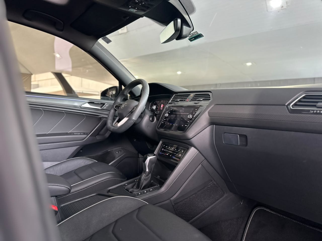 VOLKSWAGEN Tiguan 2.0 16V 4P FSI R-LINE TURBO AUTOMÁTICO