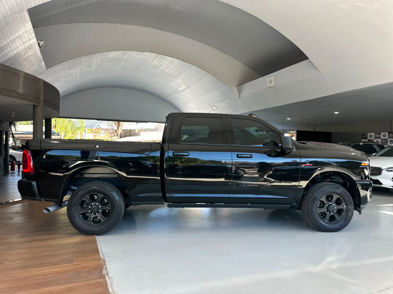 RAM 3500 6.7 I6 LARAMIE NIGHT EDITION CABINE DUPLA 4X4 TURBO DIESEL AUTOMÁTICO