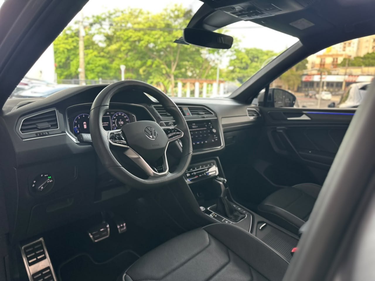 VOLKSWAGEN Tiguan 2.0 16V 4P FSI R-LINE TURBO AUTOMÁTICO