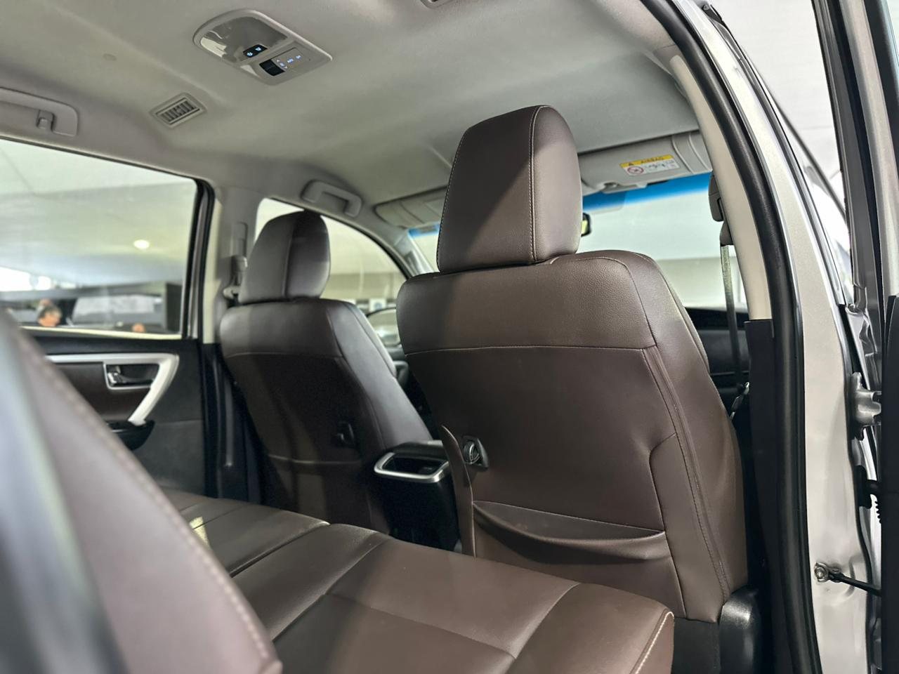 TOYOTA Hilux SW4 2.8 16V 4P SRX 4X4 7 LUGARES TURBO DIESEL AUTOMÁTICO