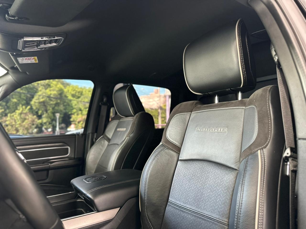 RAM 2500 6.7 I6 24V SLT CABINE DUPLA TURBO DIESEL LARAMIE 4X4 AUTOMÁTICO