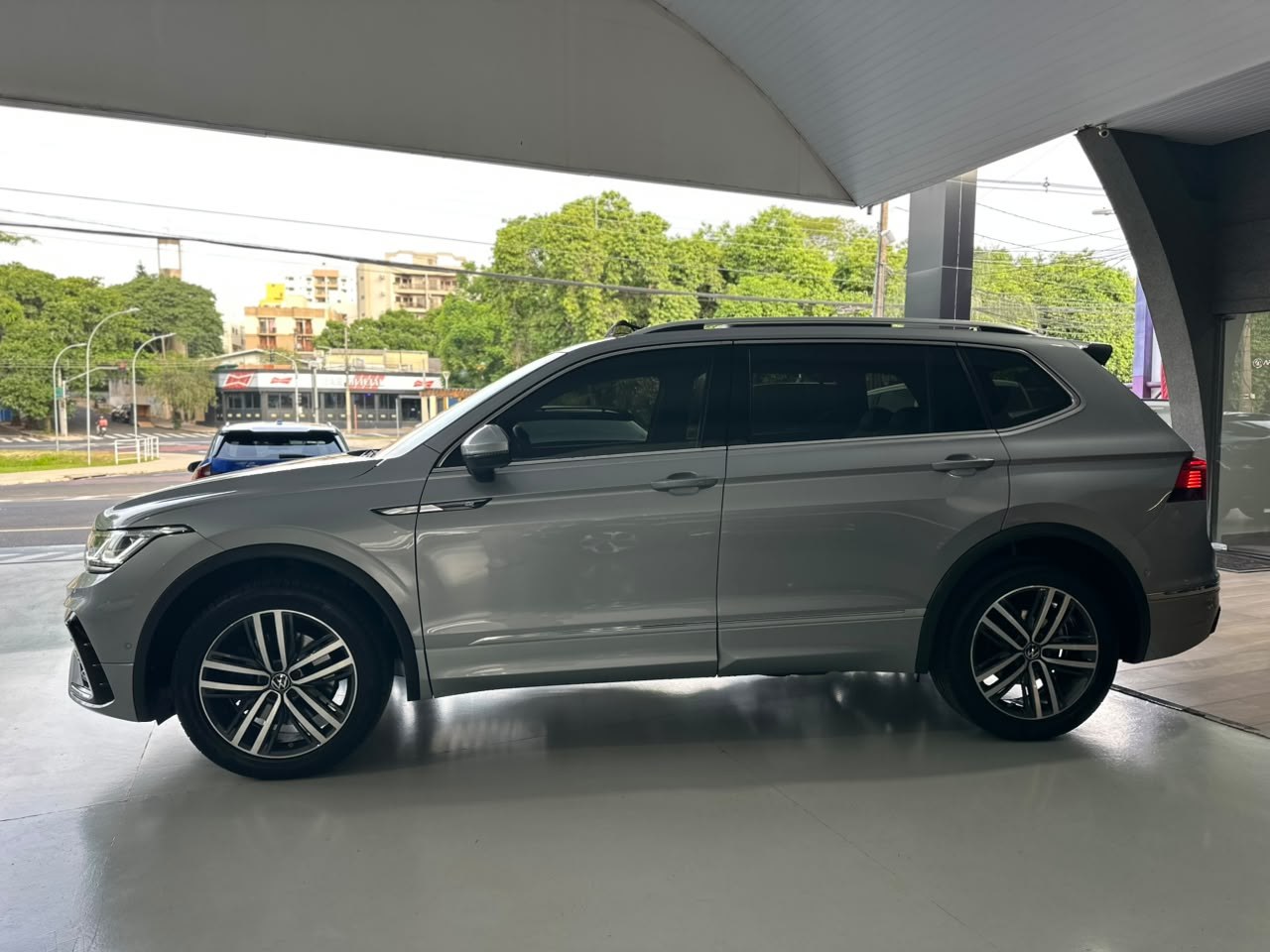 VOLKSWAGEN Tiguan 2.0 16V 4P FSI R-LINE TURBO AUTOMÁTICO