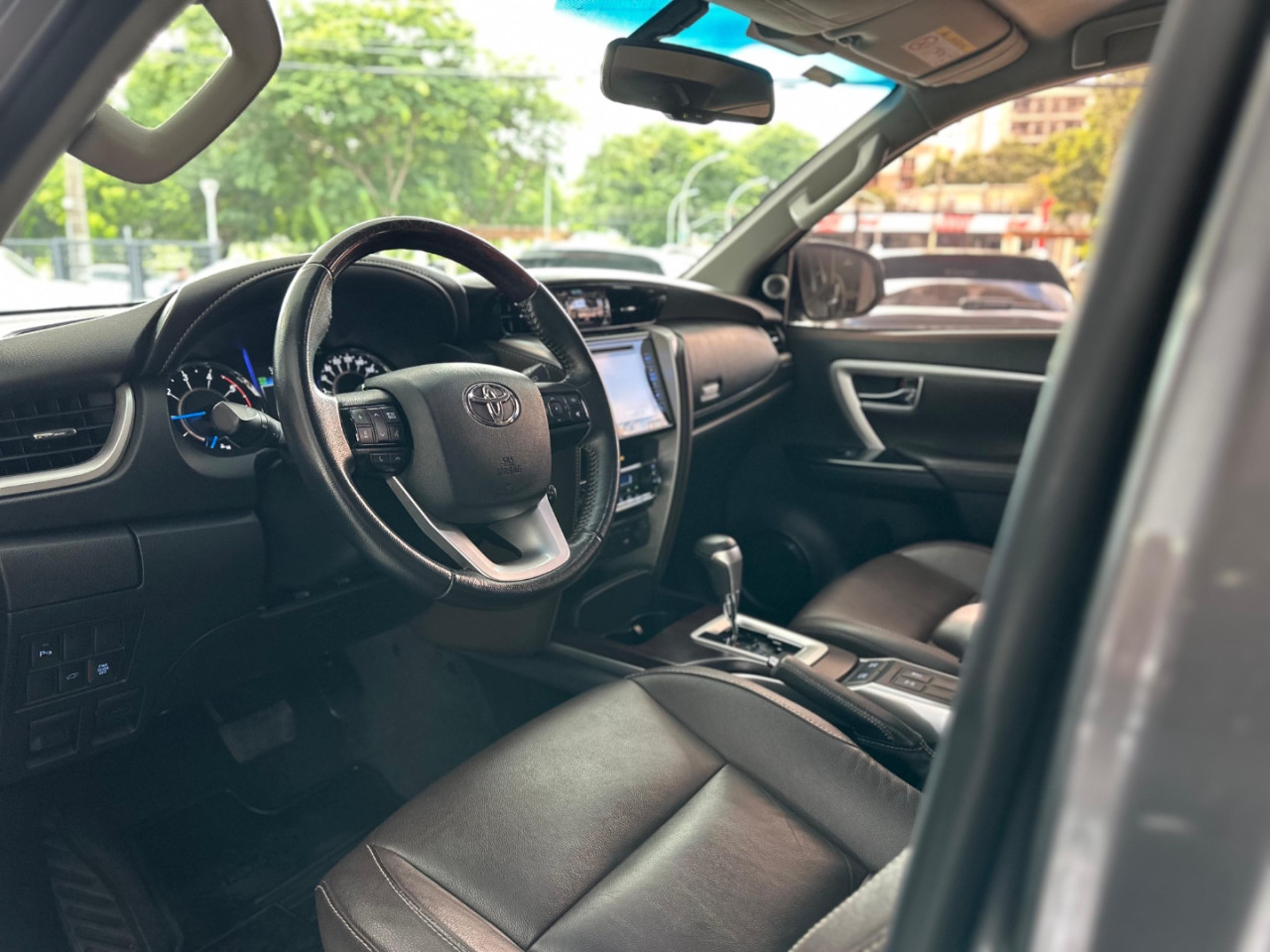 TOYOTA Hilux SW4 2.8 4P SRX 4X4 TURBO DIESEL AUTOMÁTICO