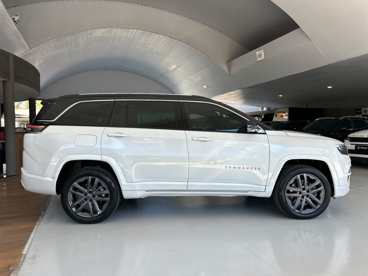 JEEP Commander 2.0 16V 4P HURRICANE 4 OVERLAND TURBO 4X4 AUTOMÁTICO AT9