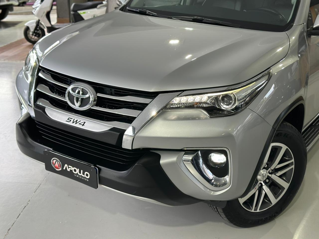 TOYOTA Hilux SW4 2.8 16V 4P SRX 4X4 7 LUGARES TURBO DIESEL AUTOMÁTICO