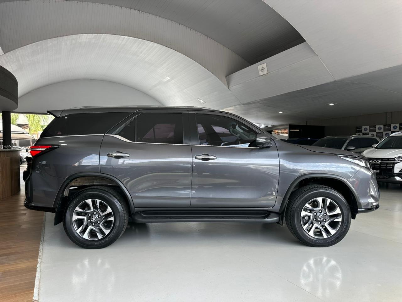TOYOTA Hilux SW4 2.8 4P SRX 4X4 TURBO DIESEL AUTOMÁTICO