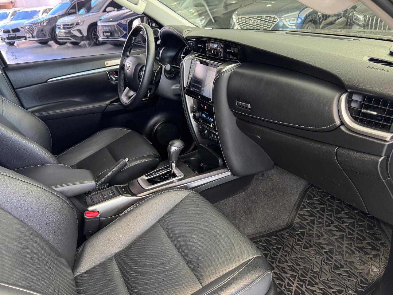 TOYOTA Hilux SW4 2.8 16V 4P SRX 4X4 7 LUGARES TURBO DIESEL AUTOMÁTICO