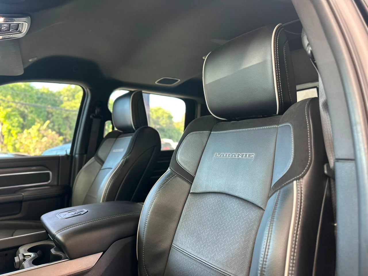 RAM 3500 6.7 I6 LARAMIE NIGHT EDITION CABINE DUPLA 4X4 TURBO DIESEL AUTOMÁTICO
