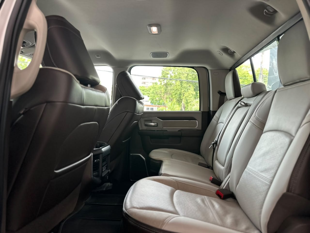 RAM 2500 6.7 I6 24V SLT CABINE DUPLA TURBO DIESEL LARAMIE 4X4 AUTOMÁTICO