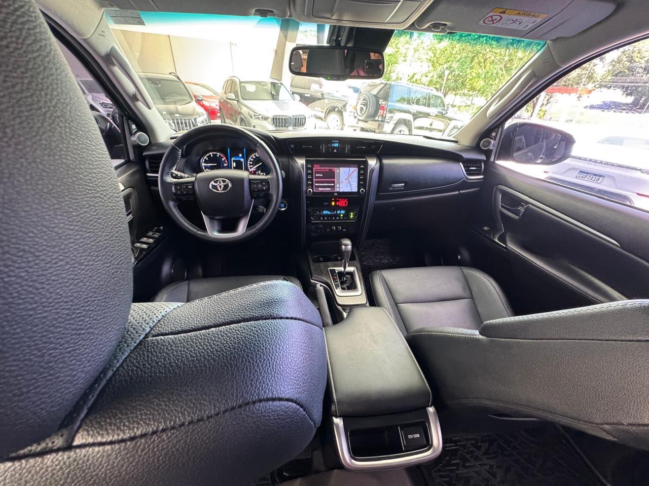 TOYOTA Hilux SW4 2.8 16V 4P SRX 4X4 7 LUGARES TURBO DIESEL AUTOMÁTICO