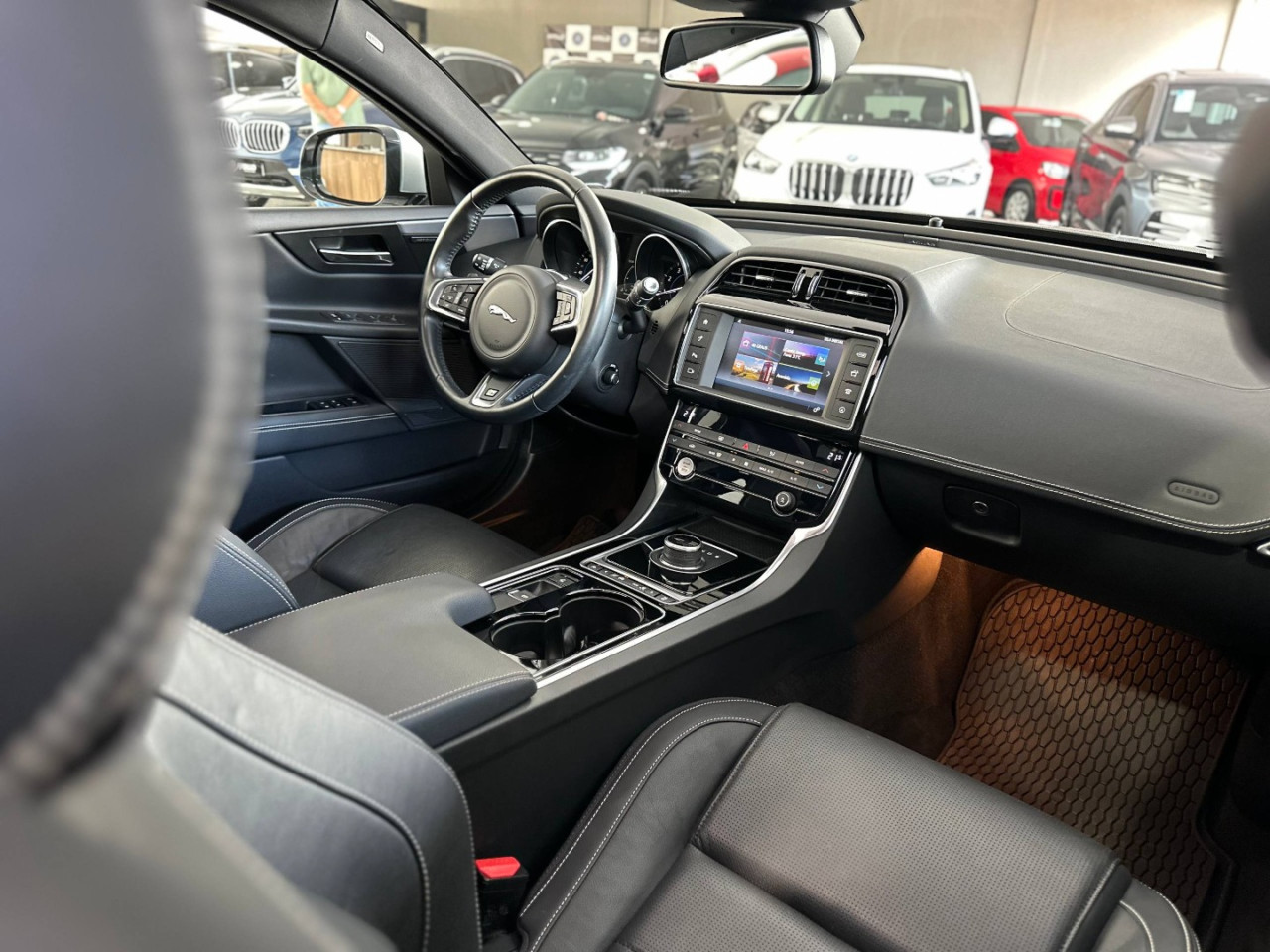 JAGUAR XE 2.0 16V 4P SI4 R-SPORT TURBO AUTOMÁTICO