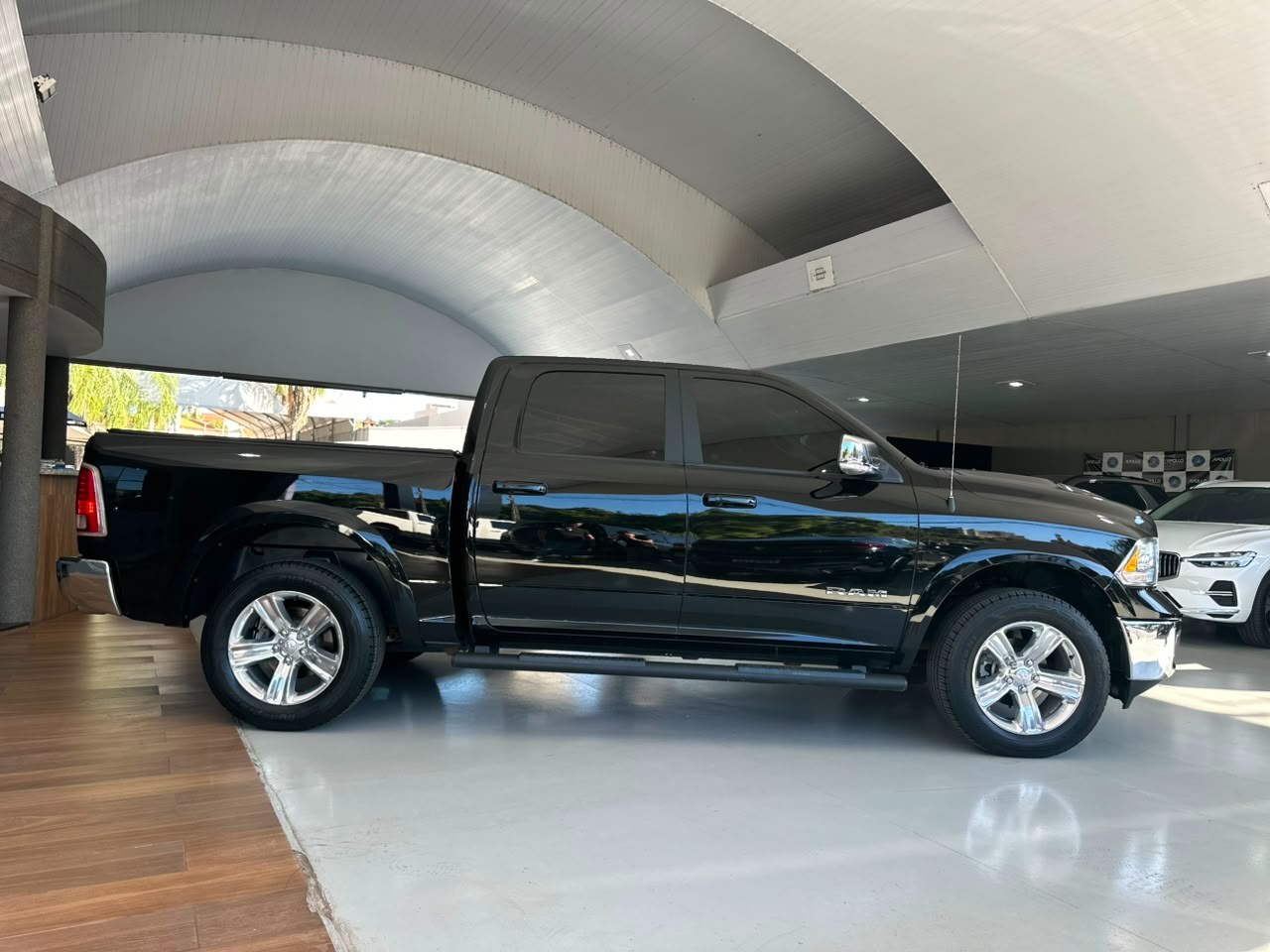 RAM Classic 5.7 V8 32V 4P HEMI LARAMIE AUTOMÁTICO