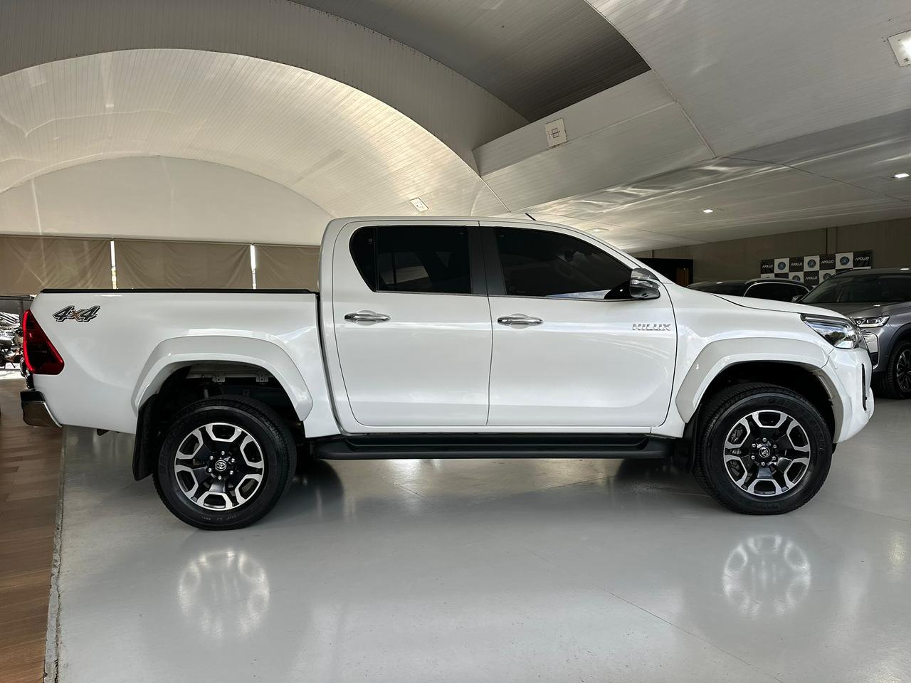 TOYOTA Hilux Caminhonete 2.8 16V SRX PLUS 4X4 TURBO DIESEL CABINE DUPLA AUTOMÁTICO