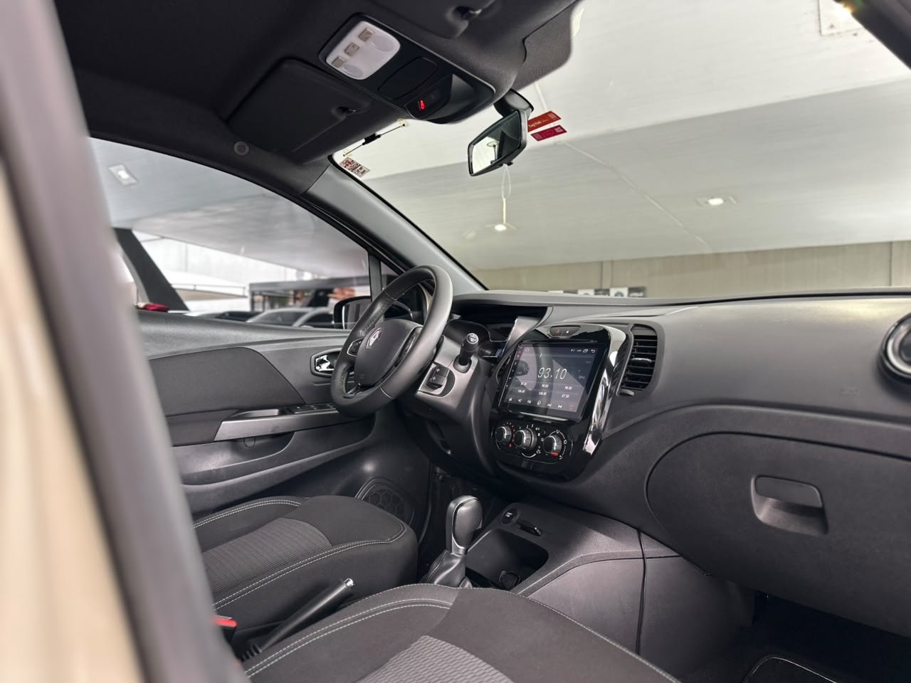 RENAULT Captur 1.6 16V 4P FLEX SCE LIFE X-TRONIC CVT
