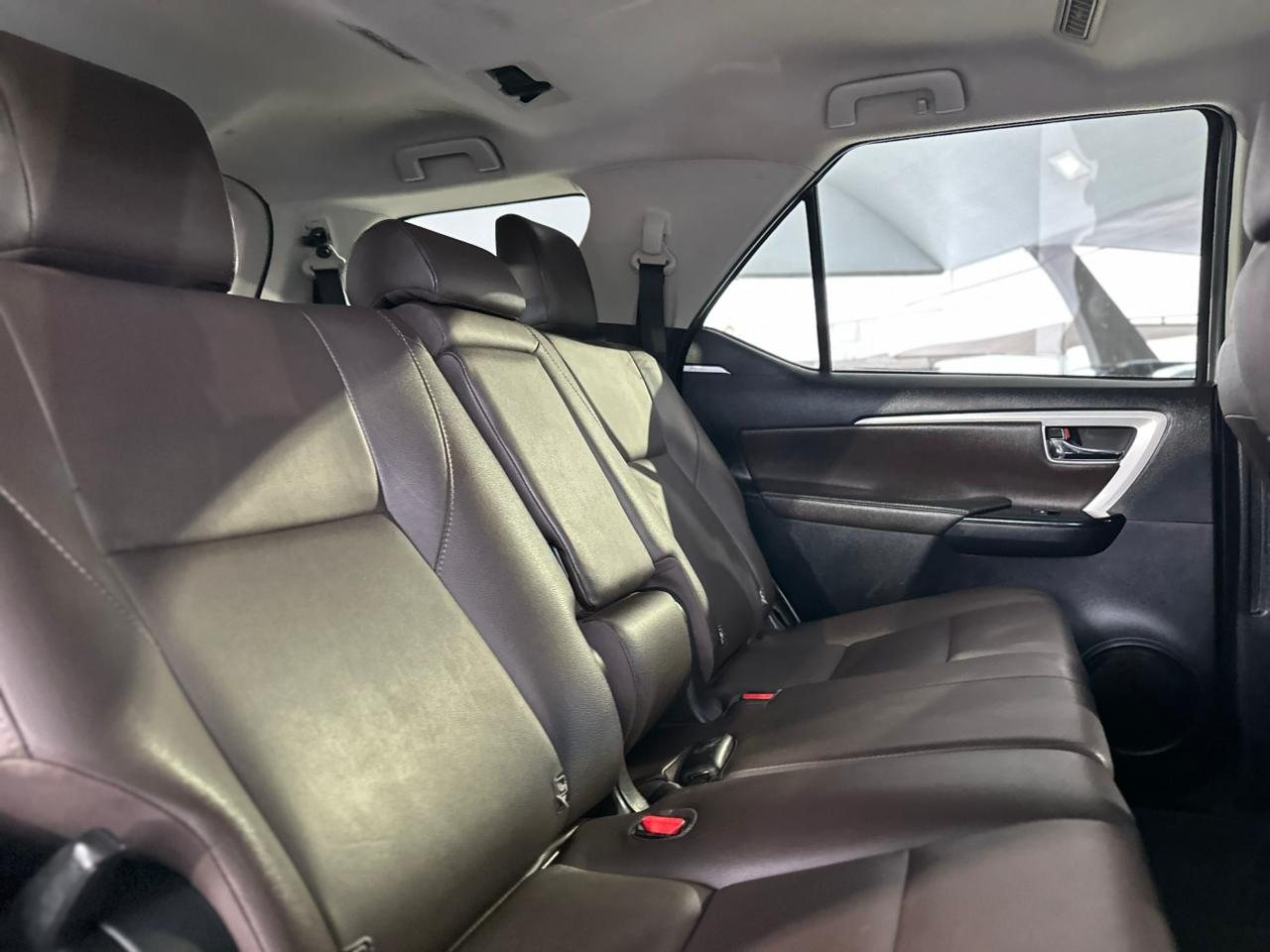 TOYOTA Hilux SW4 2.8 16V 4P SRX 4X4 7 LUGARES TURBO DIESEL AUTOMÁTICO