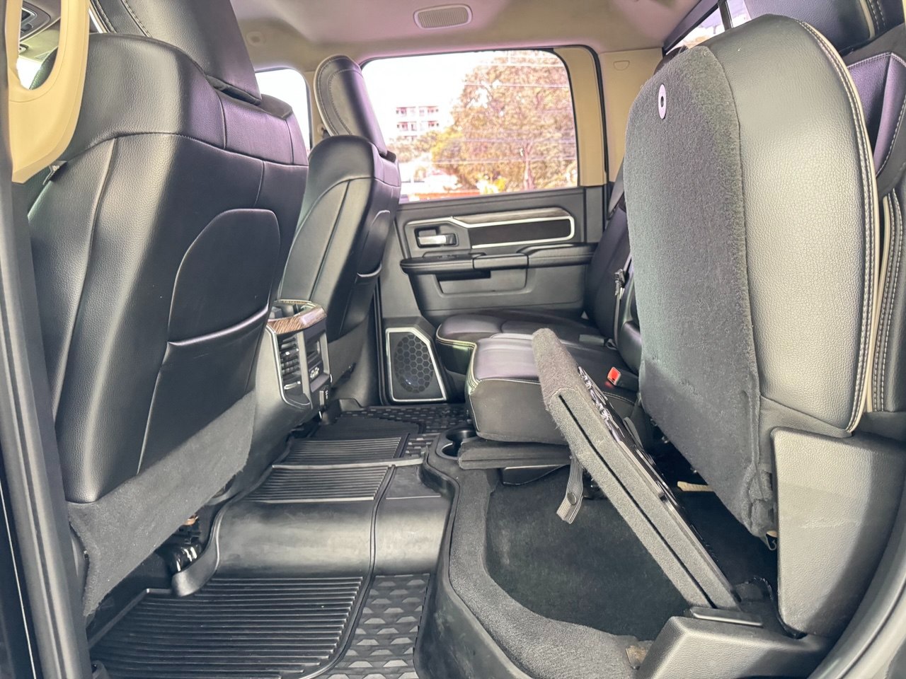 RAM 2500 6.7 I6 24V SLT CABINE DUPLA TURBO DIESEL LARAMIE 4X4 AUTOMÁTICO